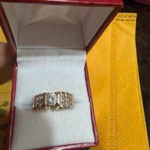 Elegant Gold and Diamond Women's Ring